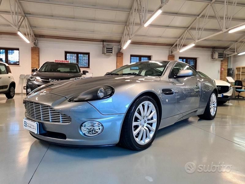 Usata Aston Martin Vanquish 466 CV (342 kW) 2003 Grigio Coupé