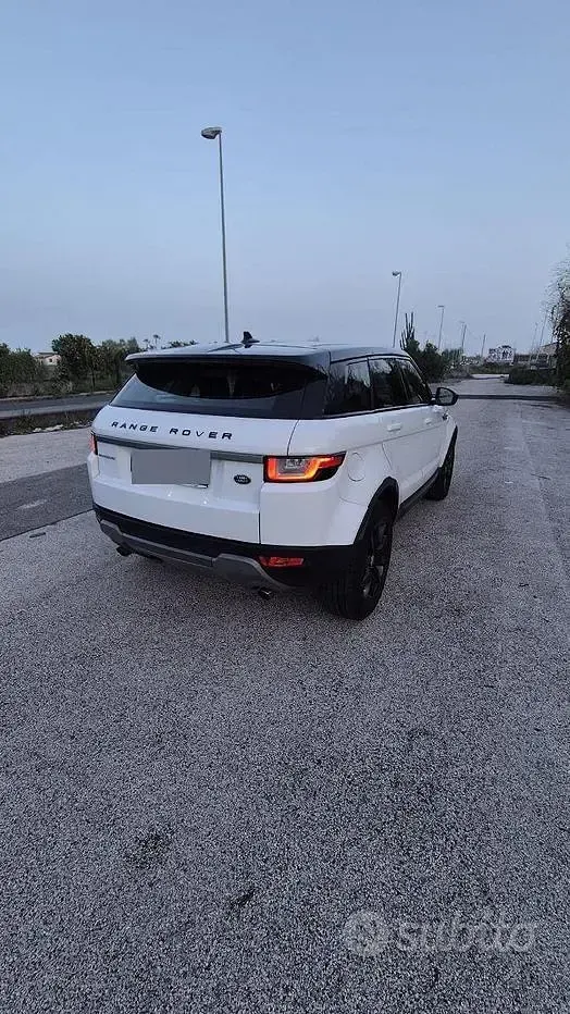 Usata Land Rover Range Rover evoque 150 CV (110 kW) 2016 Nero Furgone