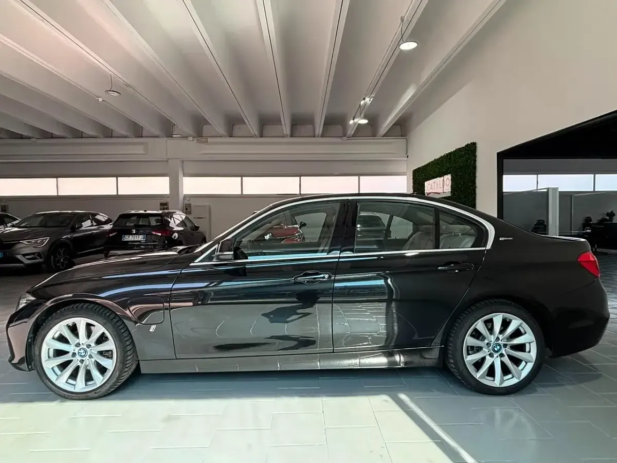 Usata BMW 330 iPerformance 184 CV (135 kW) 2017 Nero Berlina