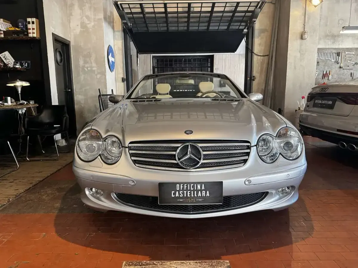 Usata Mercedes SL350 245 CV (180 kW) 2005 Argento Cabrio