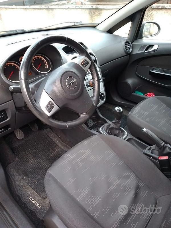 Usata Opel Corsa 85 CV (62 kW) 2011 Utilitaria