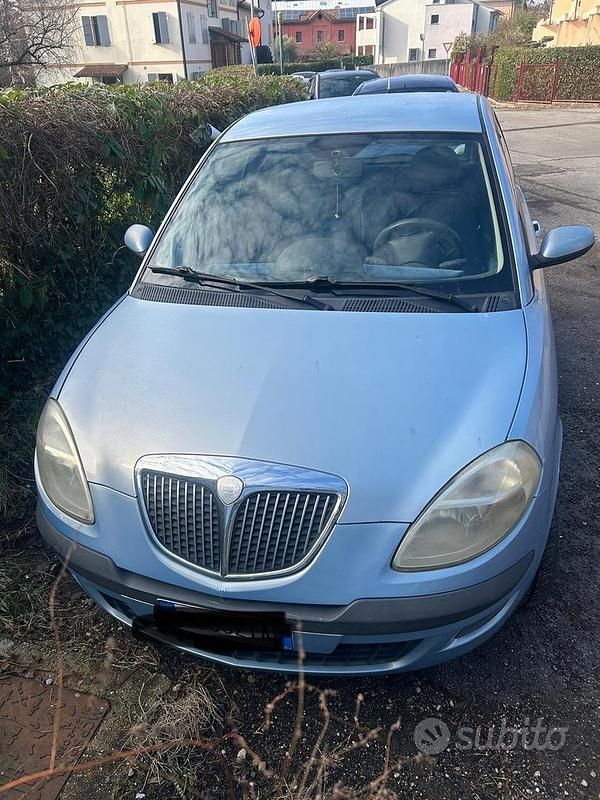 Usata Lancia Ypsilon 60 CV (44 kW) 2003 Blu Utilitaria