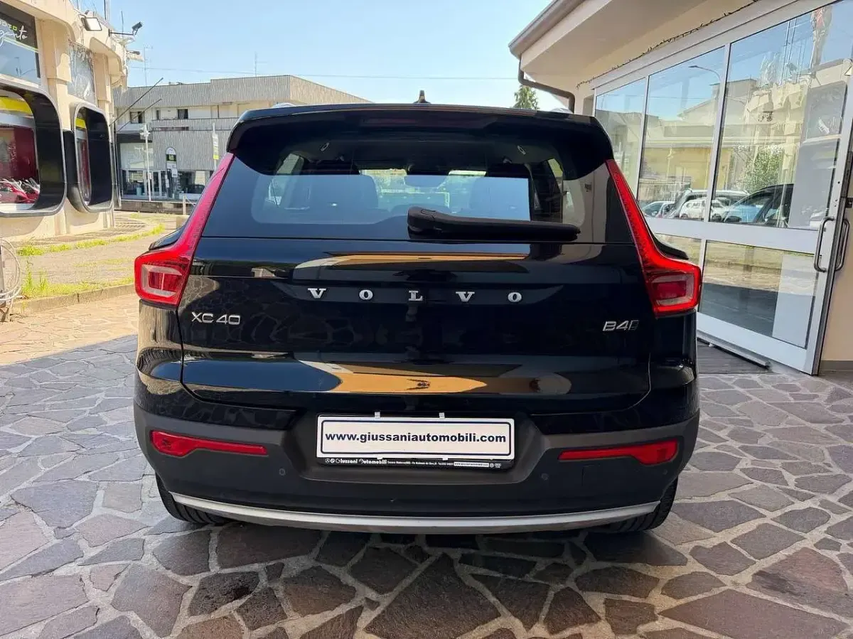 Usata Volvo XC40 Inscription 197 CV (144 kW) 2022 Onyx black SUV