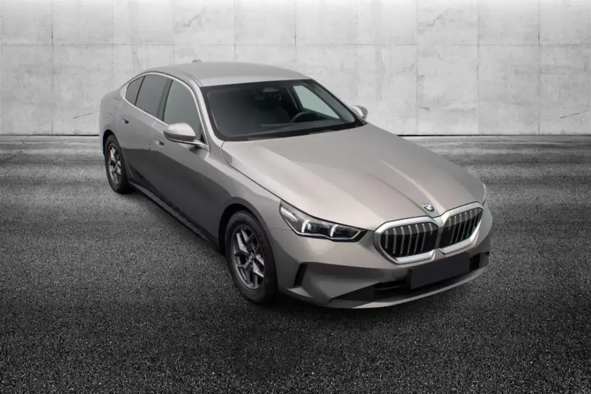 Usata BMW 520 197 CV (144 kW) 2024 Grigio Berlina