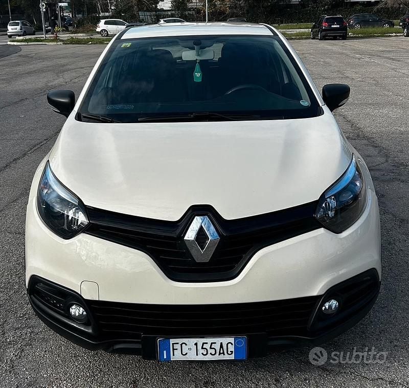 Usata 2015 Renault Captur SUV | 7500 € (Ottimo prezzo) - Immagine 1/4