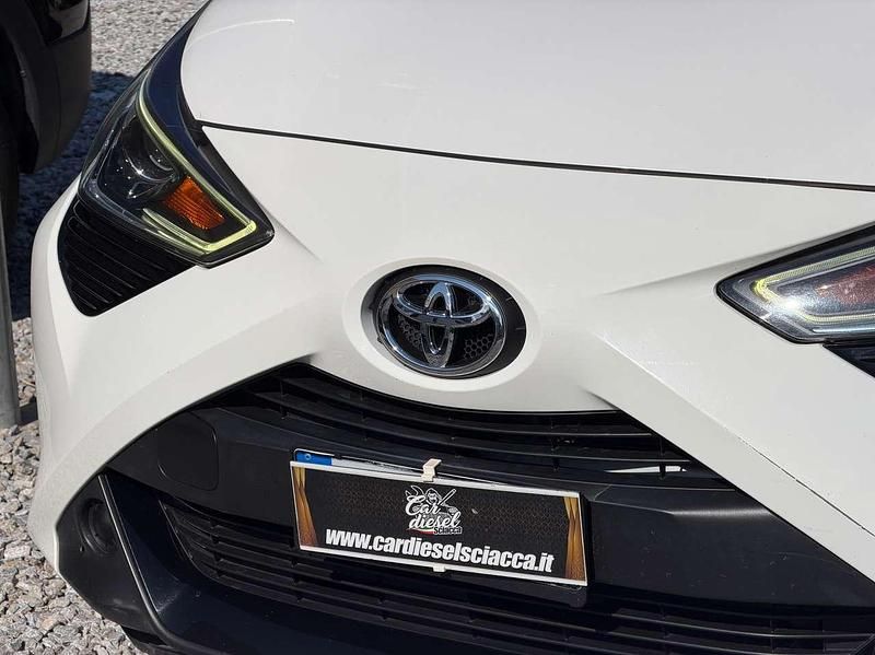 Usata Toyota Aygo X-play 72 CV (52 kW) 2020 Bianco Utilitaria