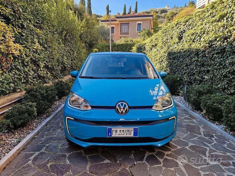 Usata VW e-up! Move 61 kW (83 CV) 2020 Blu/azzurro Utilitaria