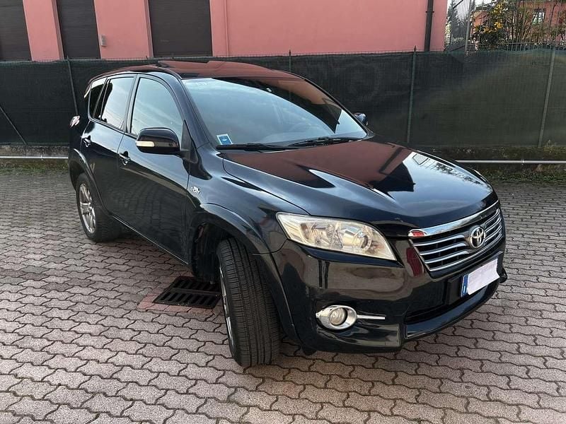 Usata Toyota RAV4 Executive 150 CV (110 kW) 2011 Nero SUV