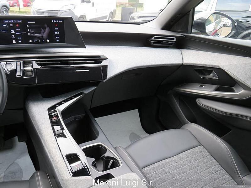 Usata Peugeot 5008 Allure 196 CV (144 kW) 2025 Grigio SUV