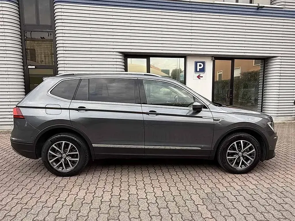 Usata VW Tiguan Allspace Business 150 CV (110 kW) 2018 Grigio / metallizzato SUV