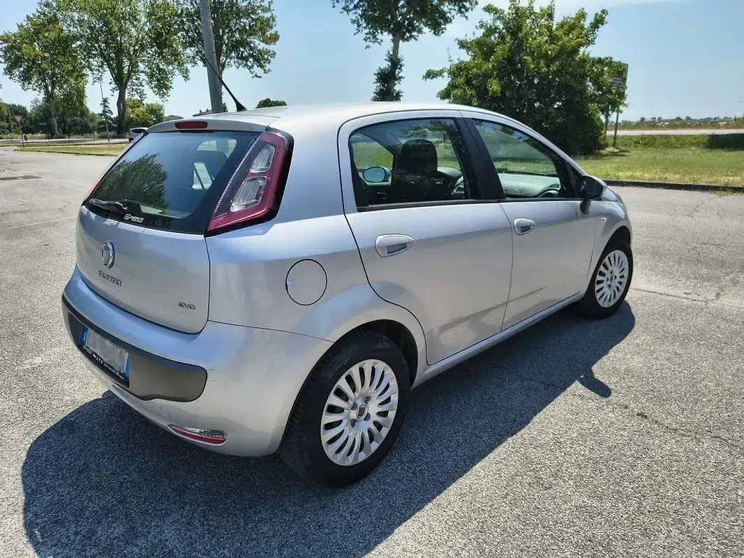 Usata Fiat Punto Evo Dynamic 77 CV (56 kW) 2009 Argento Utilitaria