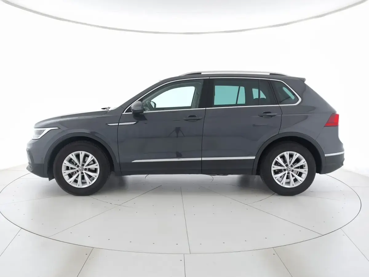 Usata VW Tiguan Life 150 CV (110 kW) 2023 Dolphin grey metallizzato SUV