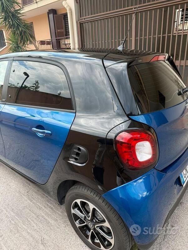 Usata Smart ForFour 2023 Blu Utilitaria