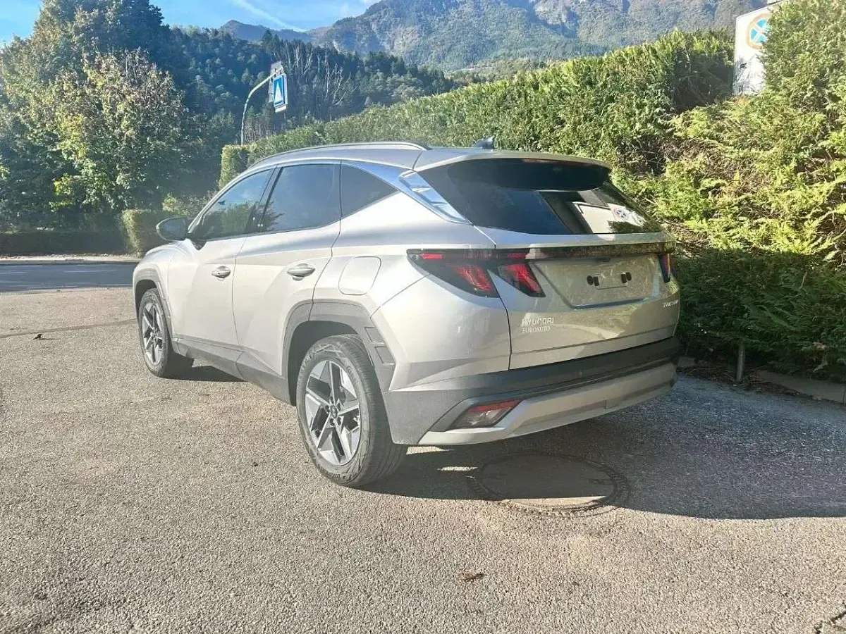 Nuova Hyundai Tucson 136 CV (100 kW) 2025 Shimmering silver SUV