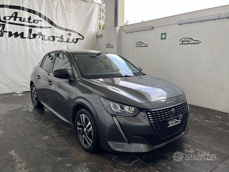 Usata Peugeot 208 Allure 101 CV (74 kW) 2023 Grigio Utilitaria