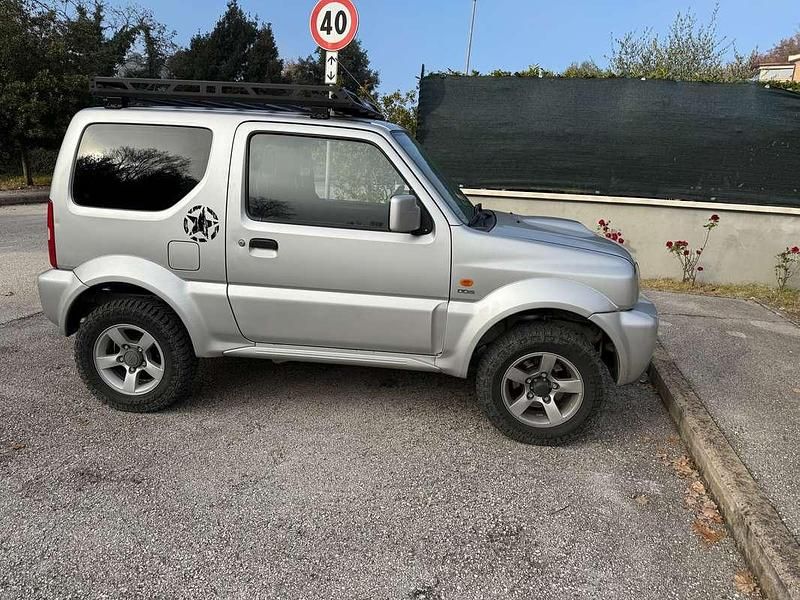 Usata Suzuki Jimny 86 CV (63 kW) 2007 Grigio SUV