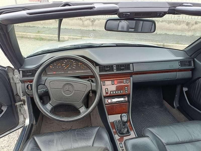 Usata Mercedes E200 136 CV (100 kW) 1995 Cabrio