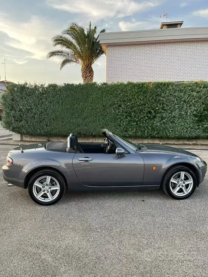 Usata Mazda MX5 126 CV (92 kW) 2007 Grigio Cabrio