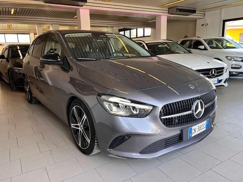 Usata Mercedes B180 Advanced Plus 116 CV (85 kW) 2023 Grigio montagna Monovolume