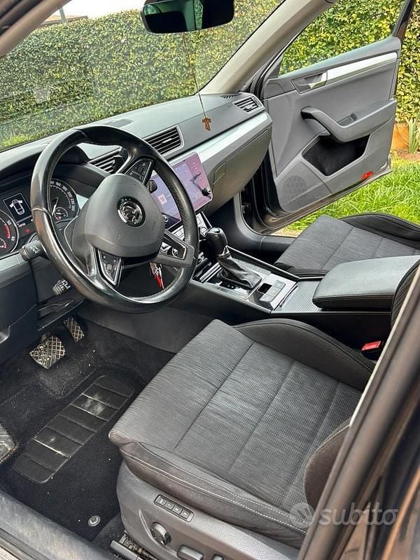 Usata Skoda Superb Executive 120 CV (88 kW) 2018 Nero Station wagon