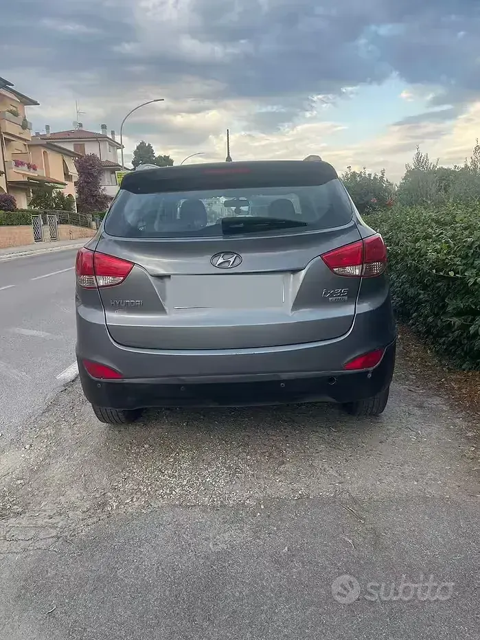 Usata Hyundai ix35 136 CV (100 kW) 2011 Grigio SUV