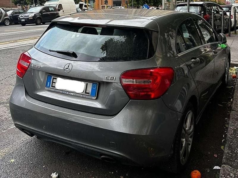 Usata Mercedes A180 109 CV (80 kW) 2011 Grigio Monovolume