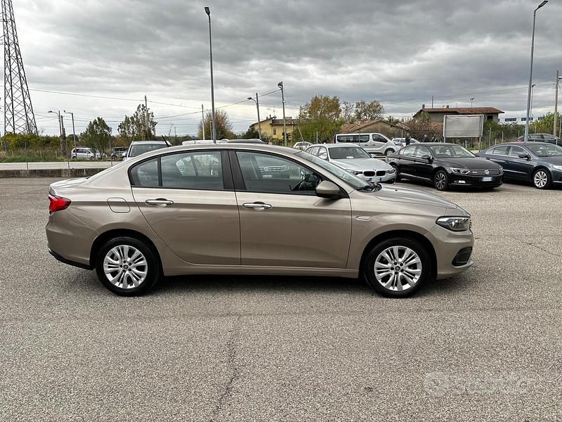 Usata Fiat Tipo Easy 95 CV (69 kW) 2019 Beige Berlina