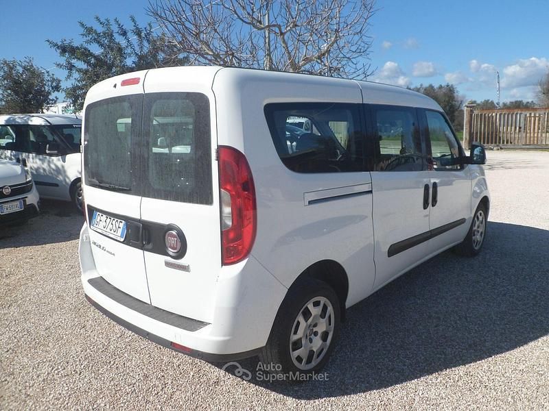 Usata Fiat Doblò 105 CV (77 kW) 2021 Bianco Monovolume