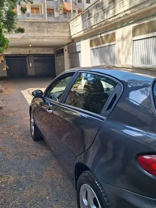 Usata Alfa Romeo 147 Progression 105 CV (77 kW) 2007 Grigio Utilitaria