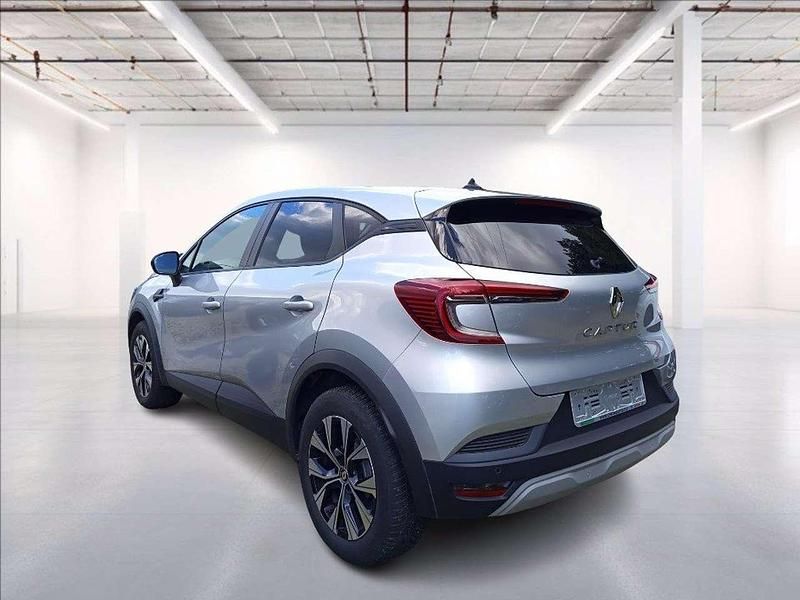 Usata Renault Captur Business 101 CV (74 kW) 2022 Argento metallizzato SUV