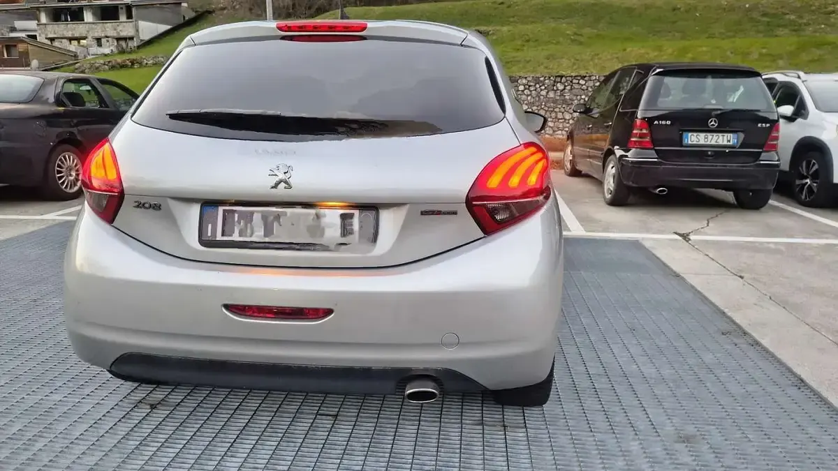 Usata Peugeot 208 GT-line 110 CV (80 kW) 2017 Utilitaria