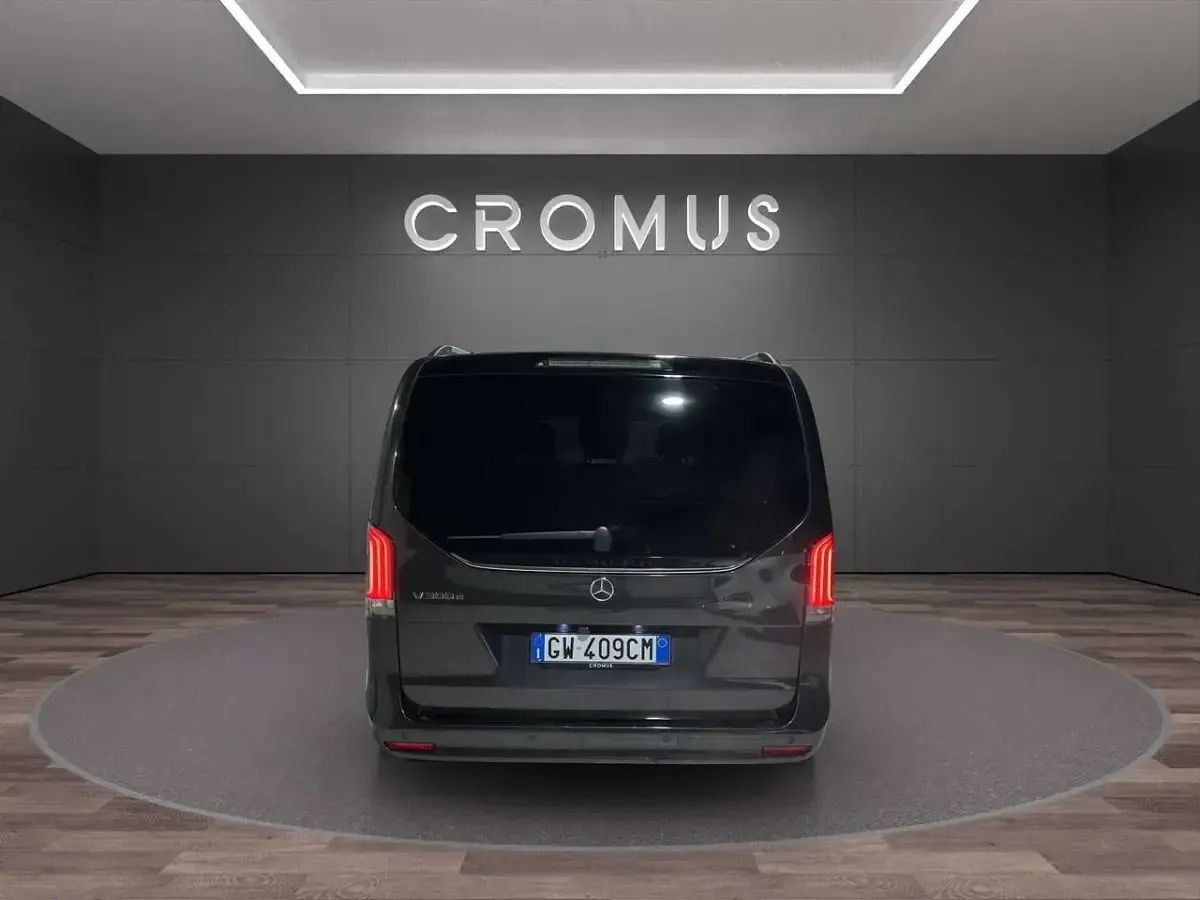 Usado Mercedes V300 Exclusive 237 CV (174 kW) 2024 Gris Monovolumen