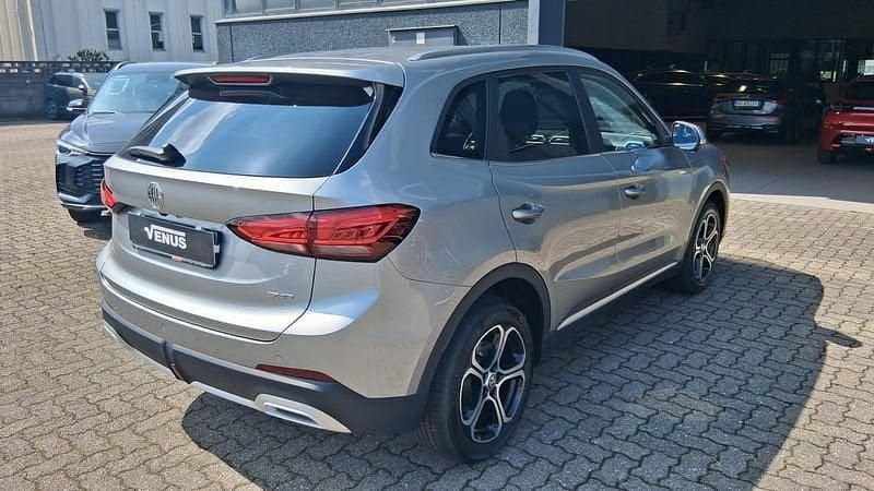 Usata MG ZS Comfort 116 CV (85 kW) 2025 Argento Berlina