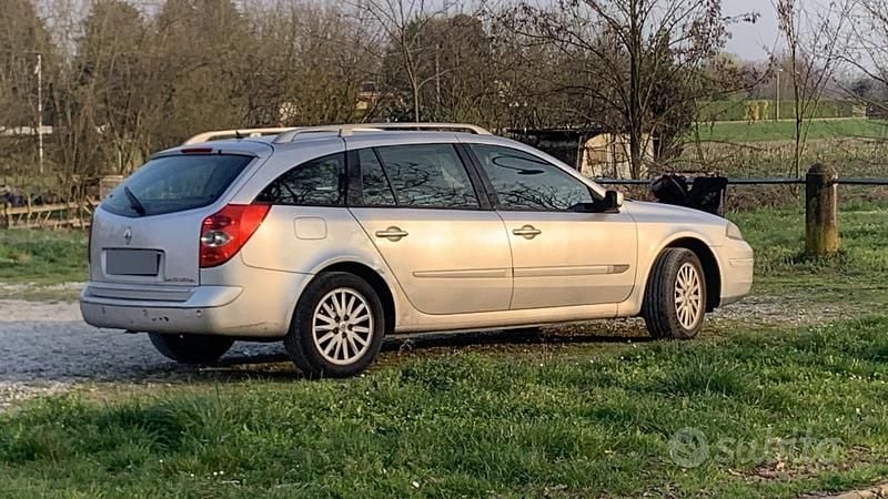 Usata Renault Laguna II 130 CV (95 kW) 2006 Grigio Station wagon