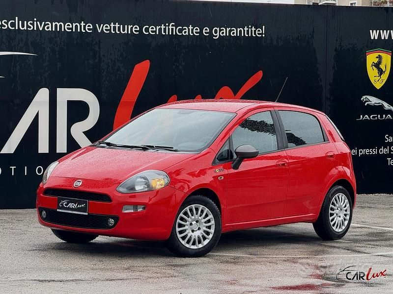 Usata Fiat Punto Young 69 CV (50 kW) 2014 176 rosso Utilitaria
