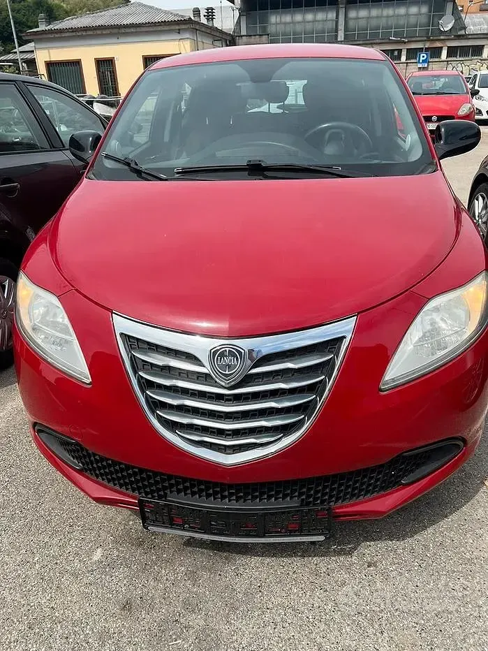 Usata Lancia Ypsilon 69 CV (50 kW) 2012 Rosso Utilitaria