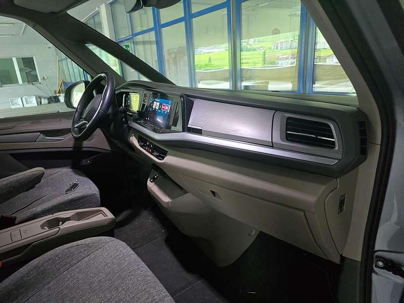 Usata VW Multivan Life 296 CV (217 kW) 2024 Grigio Furgone