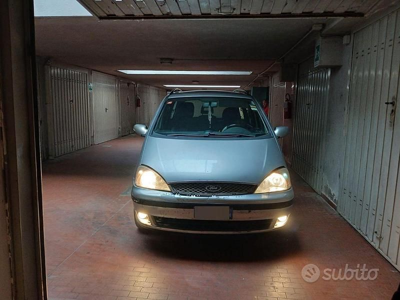 Usata Ford Galaxy 130 CV (95 kW) 2004 Grigio Monovolume