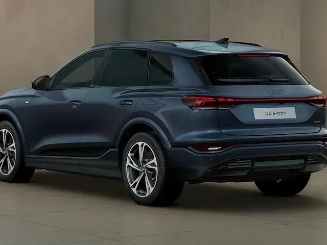 Usata Audi Q6 e-tron S-Line 284 kW (387 CV) 2025 Blu plasma metallizzato SUV