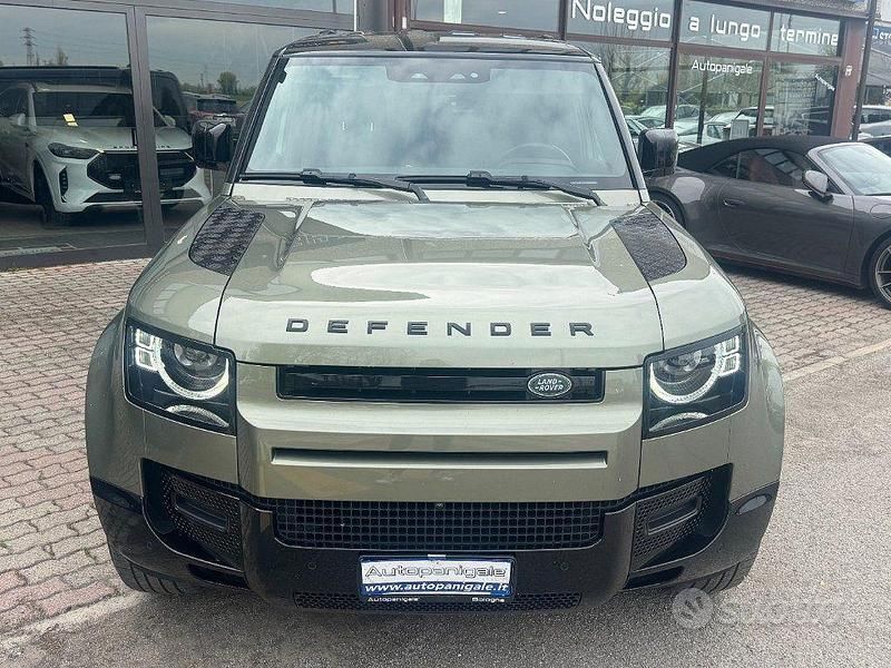 Usata Land Rover Defender SE Dynamic 250 CV (183 kW) 2024 Verde SUV