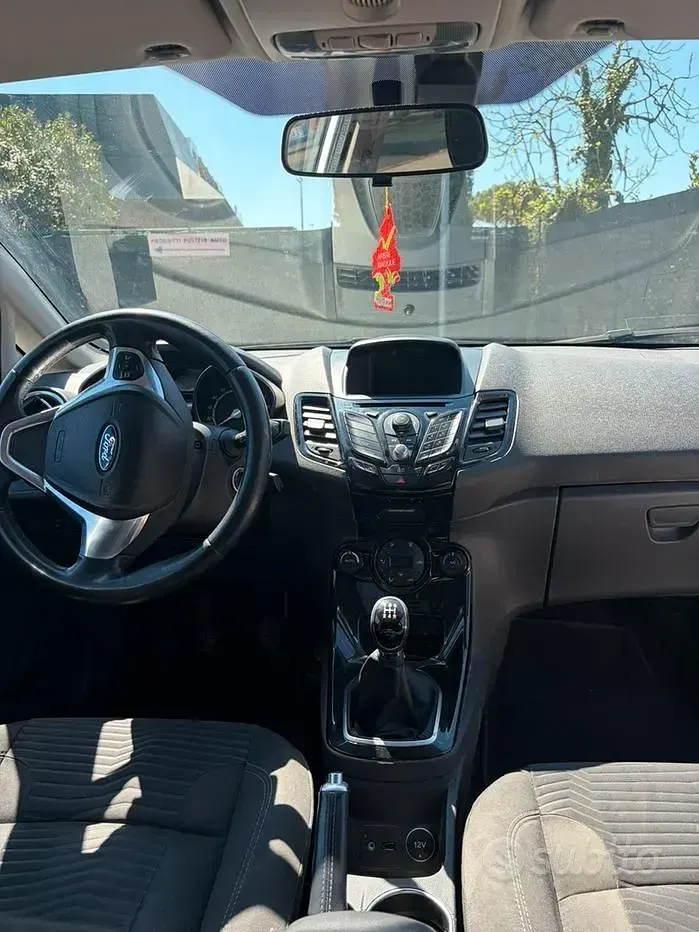 Usata Ford Fiesta 75 CV (55 kW) 2014 Bianco Utilitaria