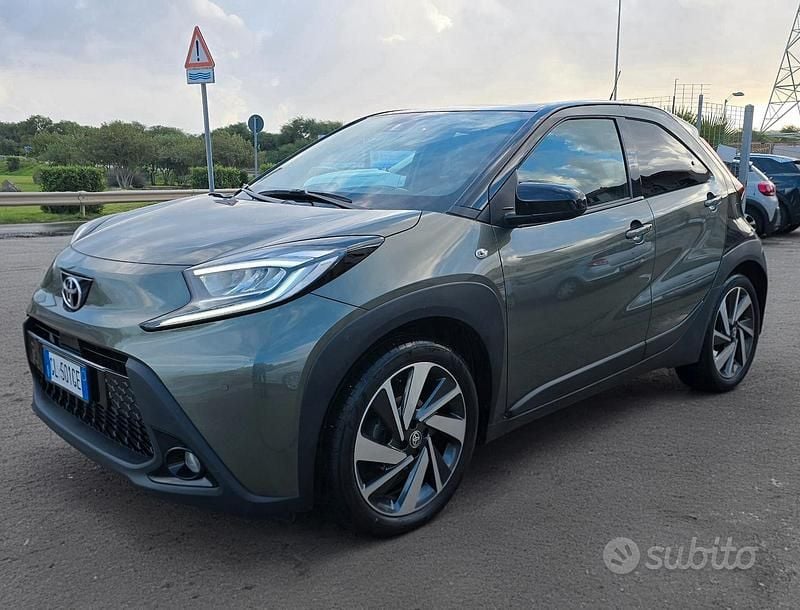 Grigio Usata 2023 Toyota Aygo X Lounge SUV | 16.200 € (Buon prezzo) - Immagine 1/4
