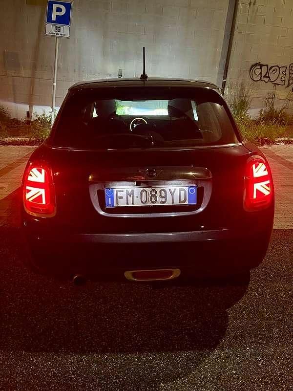 Usata Mini ONE 102 CV (75 kW) 2017 Nero Utilitaria