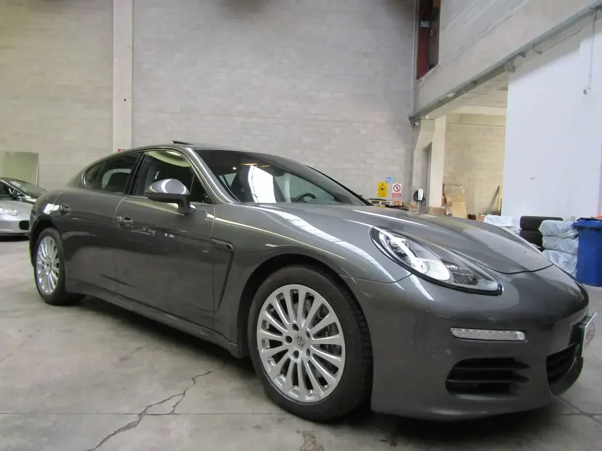 Usata Porsche Panamera 250 CV (183 kW) 2014 Agate grey metallic Utilitaria