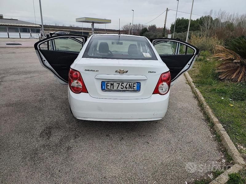 Usata Chevrolet Aveo 75 CV (55 kW) 2012 Bianco Berlina
