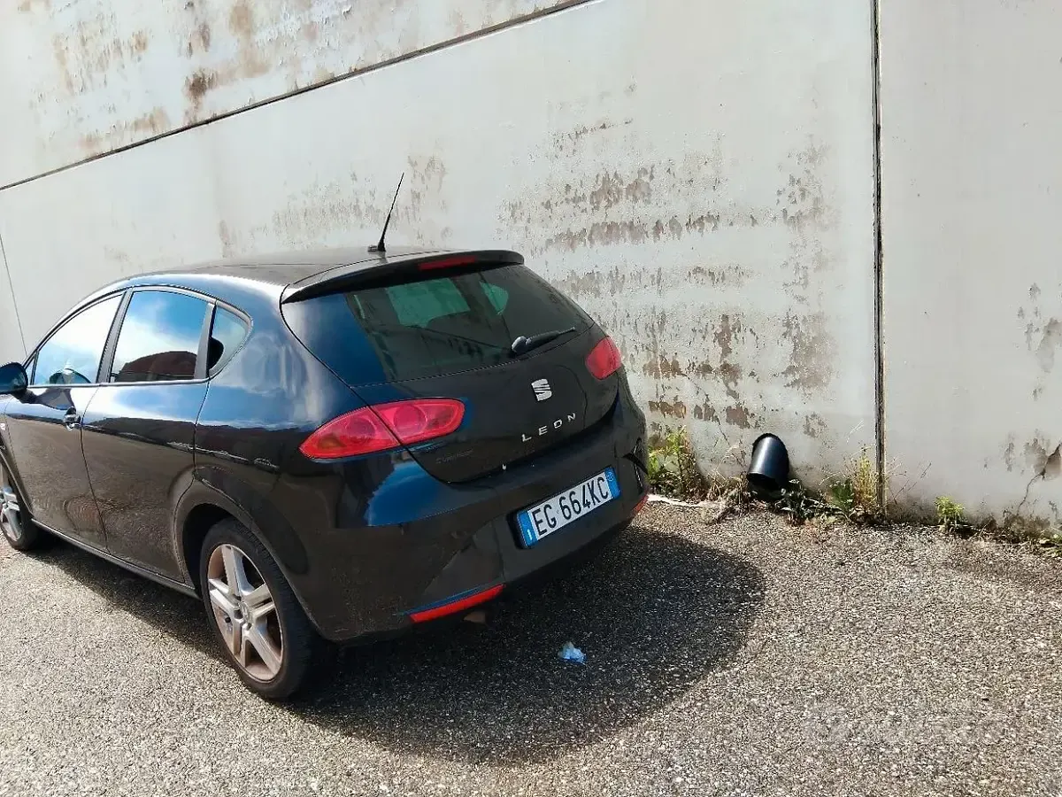 Usata Seat Leon Copa 105 CV (77 kW) 2011 Nero Utilitaria