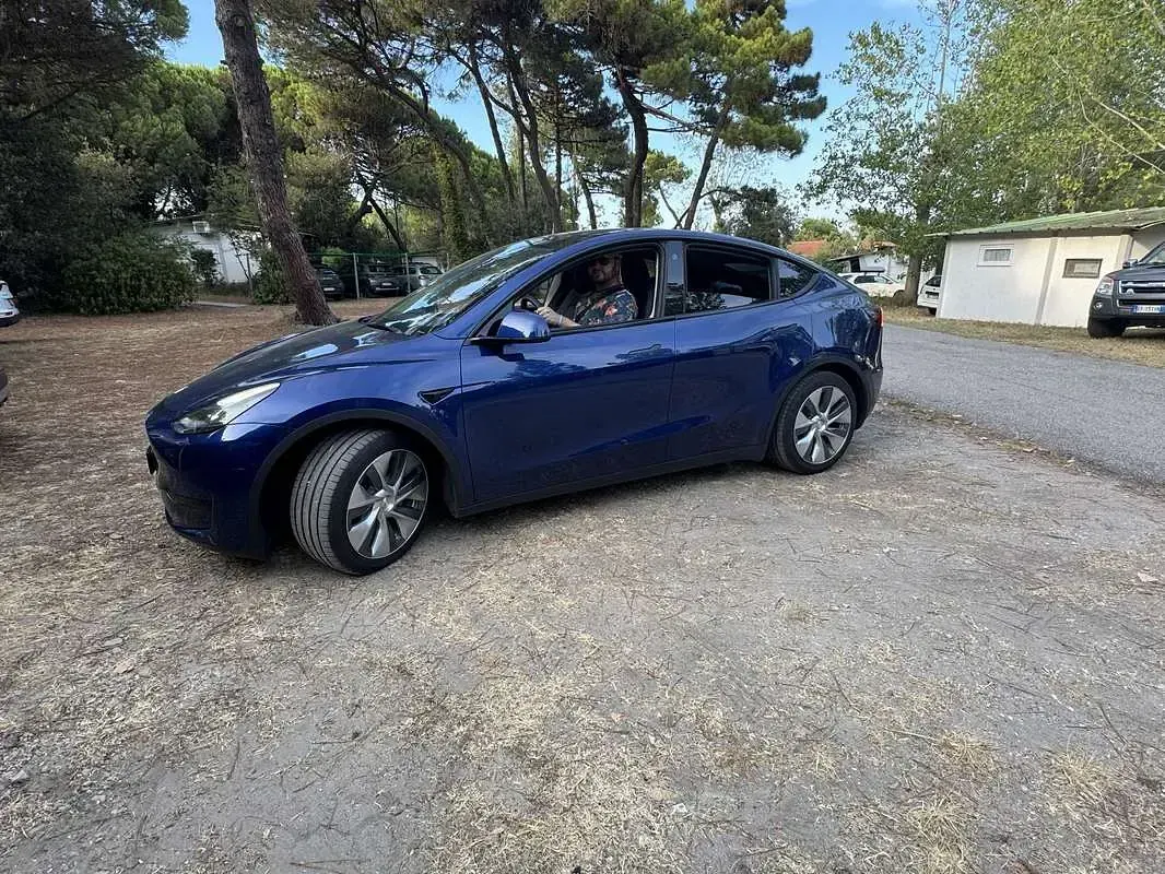 Usata Tesla Model Y RWD 88 kW (120 CV) 2023 Blu/azzurro SUV