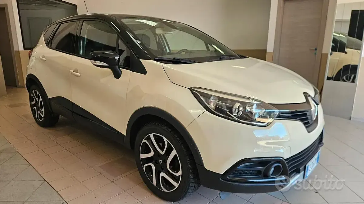 Usata Renault Captur Intens 90 CV (66 kW) 2016 Beige SUV