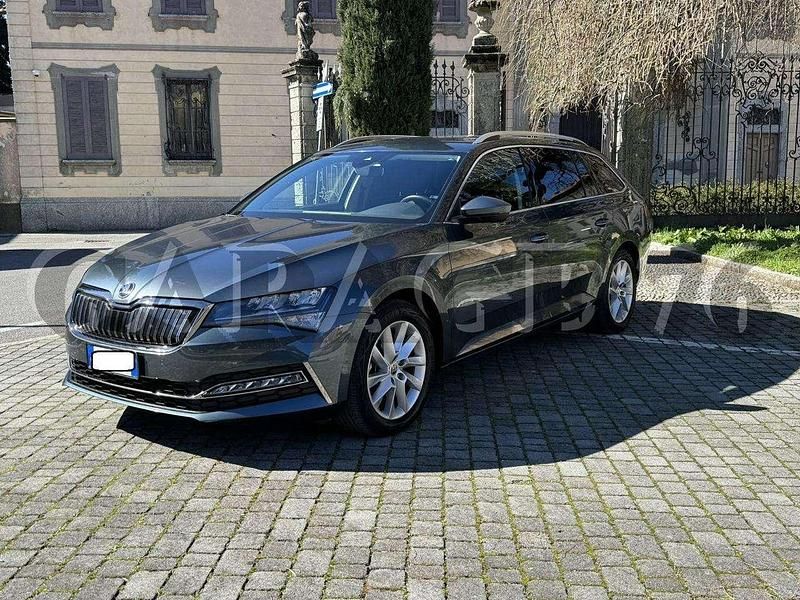 Grigio scuro Usata 2021 Skoda Superb Station wagon | 21.900 € (Super prezzo) - Immagine 1/4