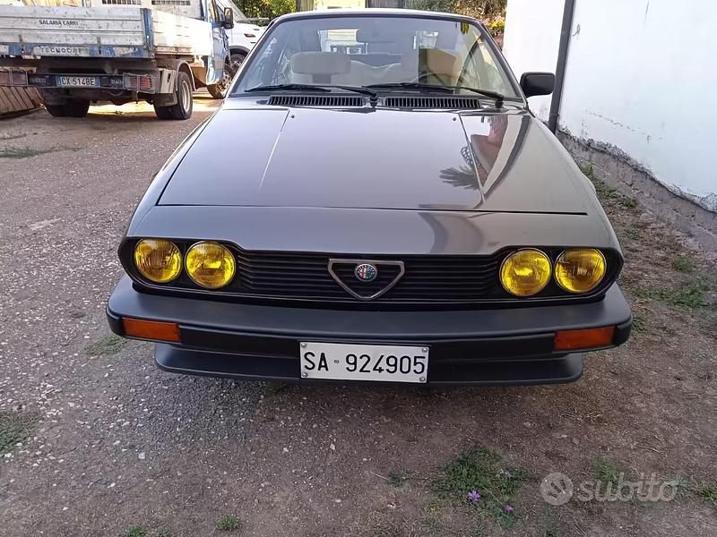 Usata Alfa Romeo GTV 130 CV (95 kW) 1981 Grigio Coupé